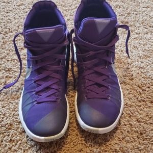 Basketball shoes